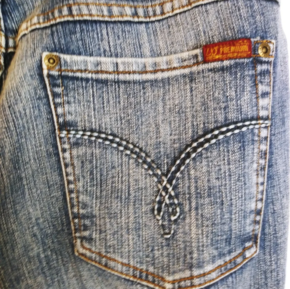 Zana DI Jeans acid wash wide leg Embroidered Floral design Size 20